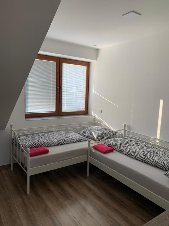 Apartmany Holiday ออสตราวา ภายนอก รูปภาพ